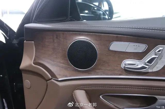 21款奔驰E级升级柏林套装+后排加热+电吸门+香氛负离子
