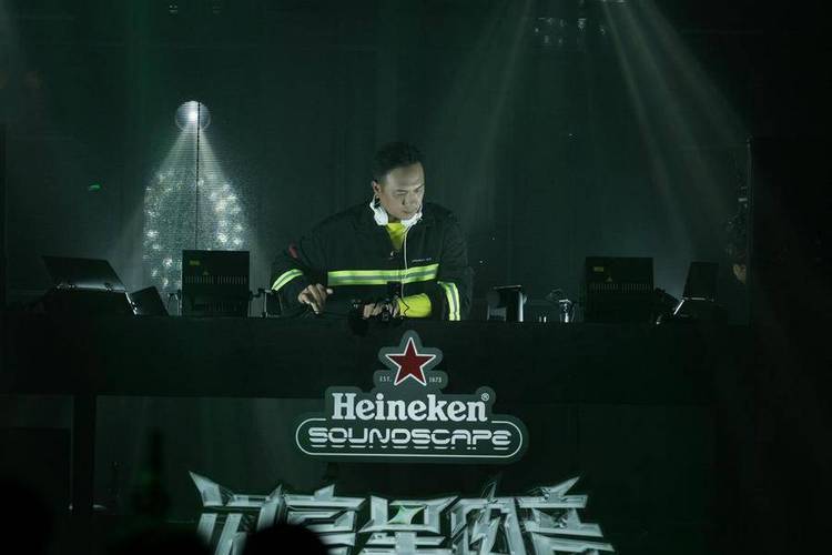 《闪亮星电音》成都站带来视听双重震撼，让电音响彻整个蓉城
