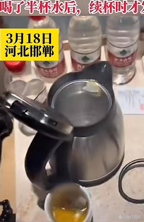 男子称在杭州一酒店烧水壶发现避孕套，回应可能是他在恶作剧