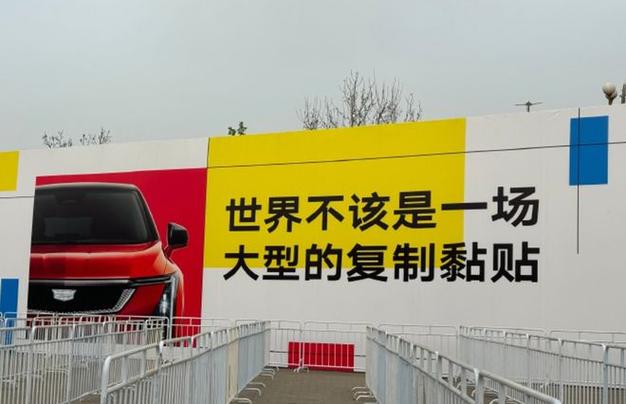 凯迪拉克回归“油电共存”，就是电动化“差生”。