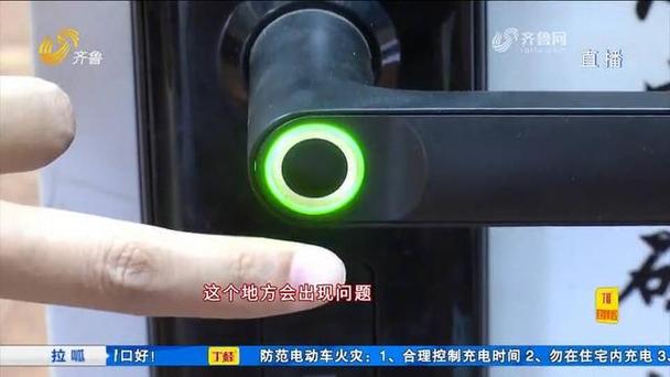 记者调查电子门锁为何故障频发。