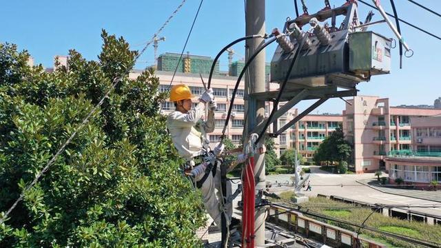 故障指示器“精准把脉”，上街电网再添“安全锁”