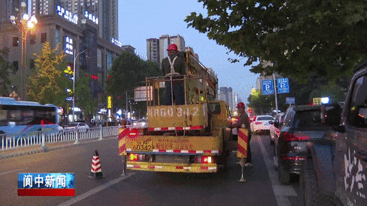 株洲经开区3580杆路灯全面检修已维修故障路灯157杆，维修线路故障120处