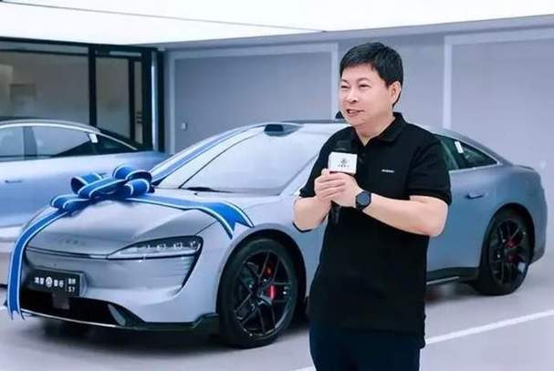 余承东收手吧，别搞纯电轿车了，继续造增程式SUV