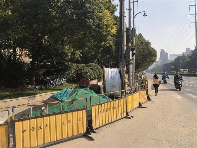 上海市民疑惑这条路怎么又修了10年来反复修反复坏,能否彻底修好。 家电资讯
