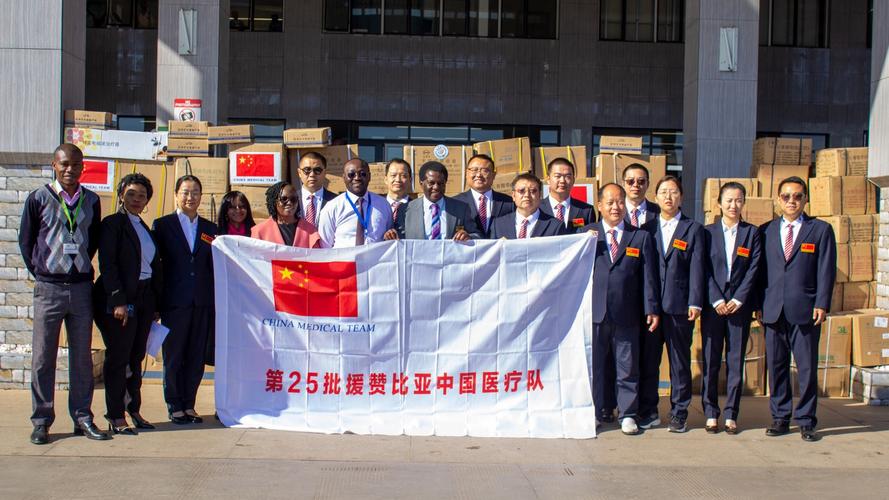 既能拿手术刀，又能拿螺丝刀这群医生在非洲被夸出了花