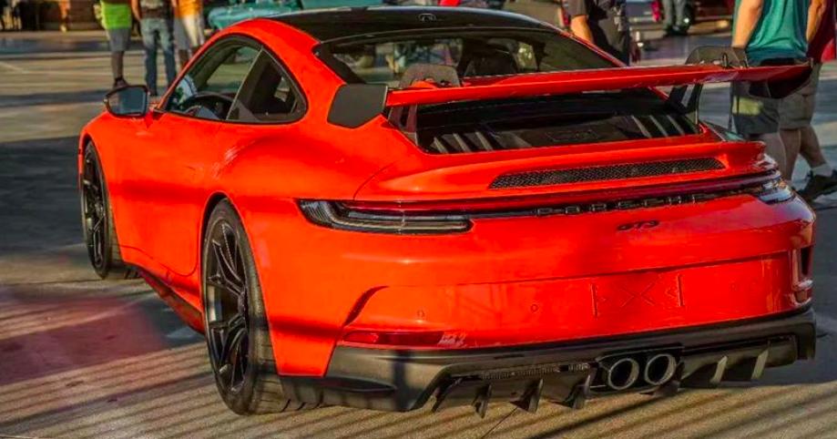 海外实拍新款保时捷911GT3，赛车化外观，搭4.0T动力，3.2秒破百