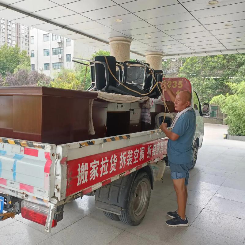 选择金杯车搬家，价格怎么算。