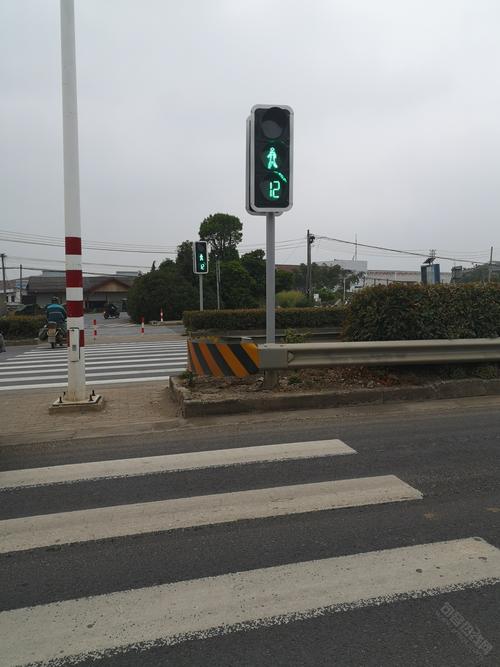 句容人，今起请22点以后再充电