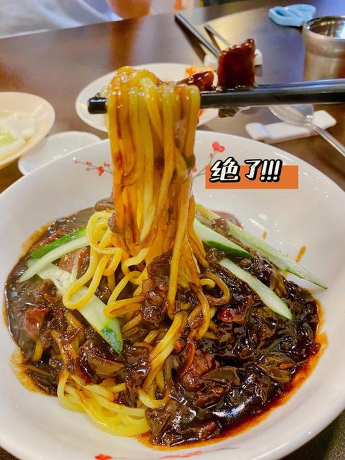 这家用砂锅吊了23年的炸酱面，是多少襄城人的最爱。