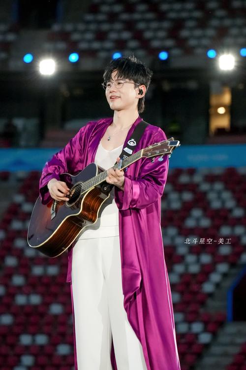 张杰北京演唱会，有未读消息3.7亿条，太专注音乐，没时间点开