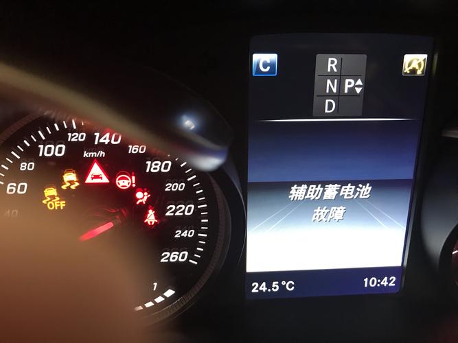 奔驰车行驶几个月就出现了故障灯跳出，一直没解决