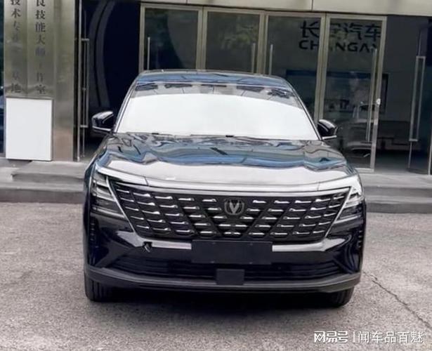 长安CS75PLUS完成换代，外观更大气，尺寸全面升级，搭1.5T+8AT