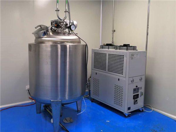 物料温度控制不稳定。智能加热冷却模温机来解决