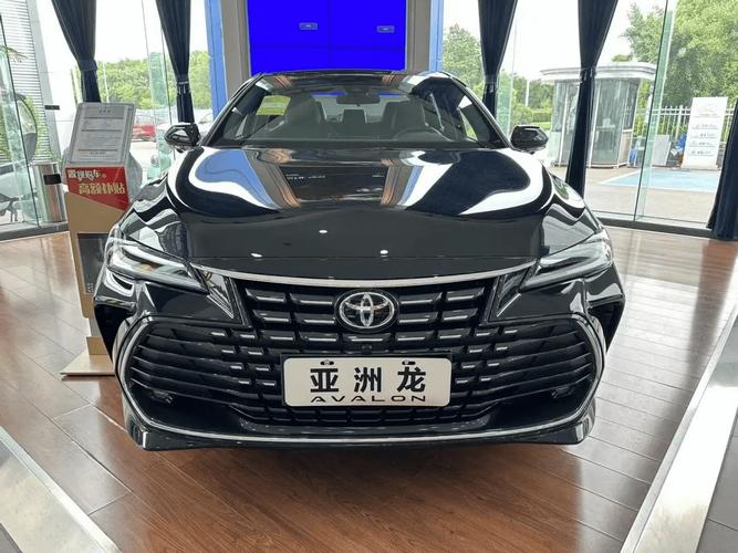 B级车怎么选。别急，先看亚洲龙