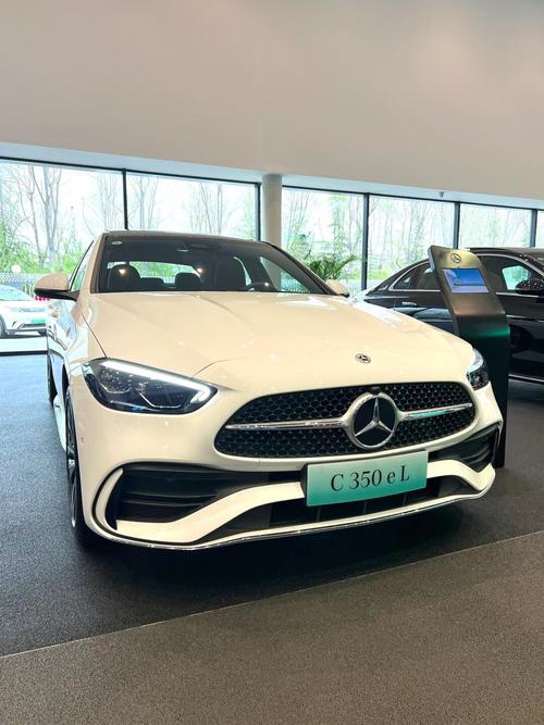 豪华混动中型车，梅赛德斯-奔驰C350eL插电式混合动力运动轿车