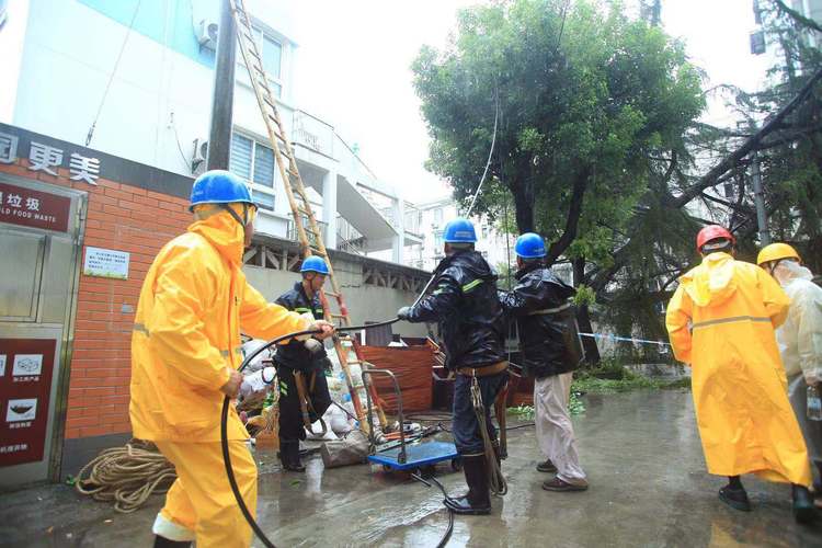 上海主电网运行安全平稳配电网故障已全力抢修恢复