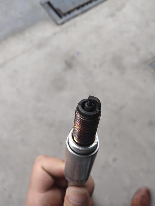 火花塞老化，为何会费油、无力，还烧点火线圈。