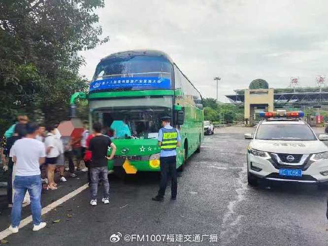 事发漳州大巴车故障，23人滞留高速