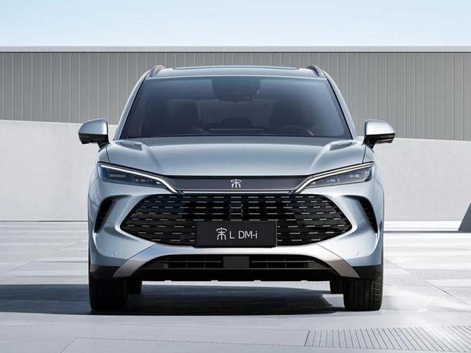 13万国产又出良心SUV，续航1276km，轴距超2米9，还看比亚迪。