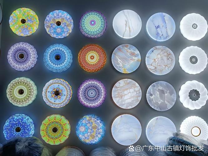 匠心独运，光耀生活_探索坞墙室内装修灯具的艺术魅力