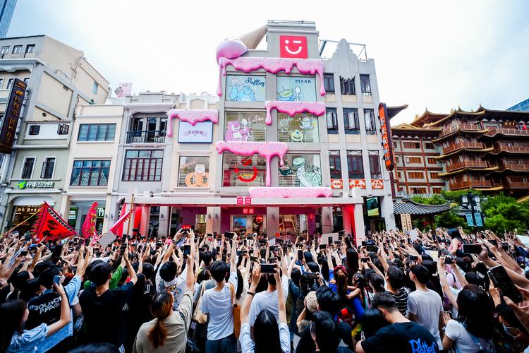 名创优品：匠心独运的店面装修艺术