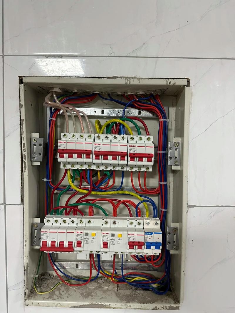 介绍空气开关,能否拆开如何安全操作_空气开关能拆开吗