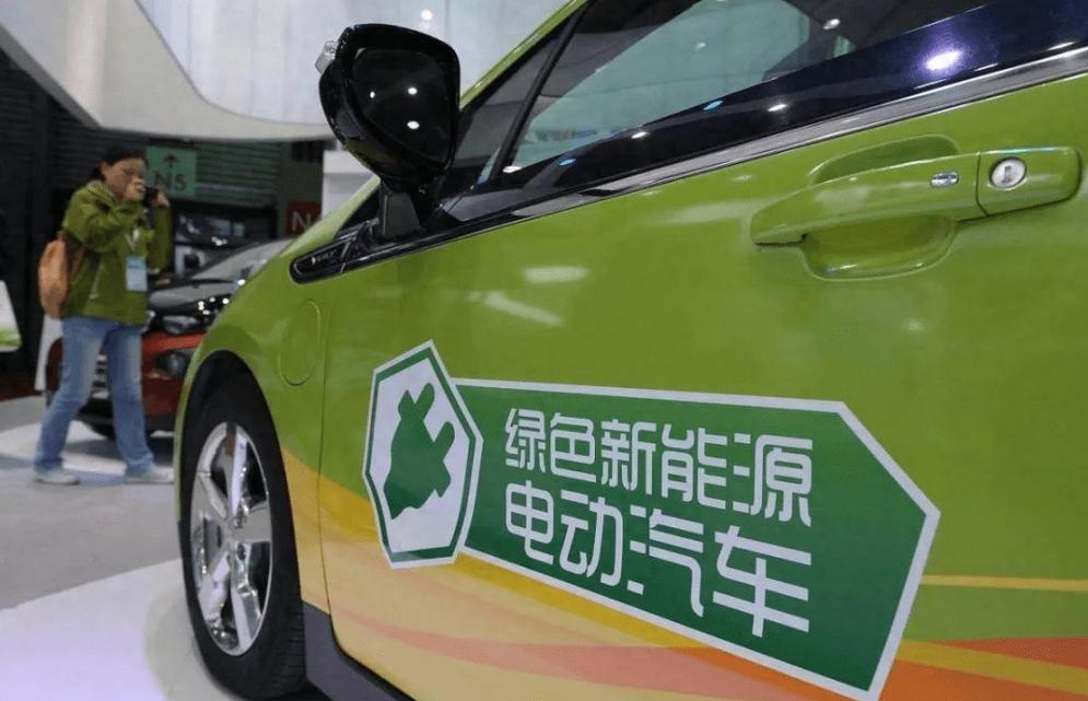 比亚迪四月新能源车销量再创新高，引领绿色出行新风尚